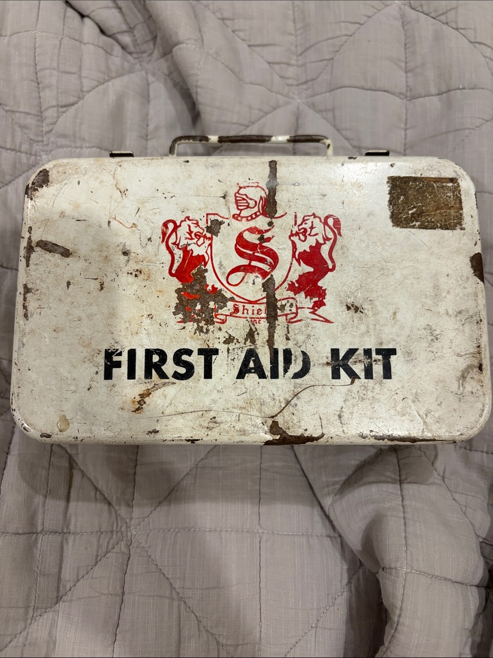 Vintage Purse FIRST AID KIT Metal Toiletry / Travel Case in White and Red ~50s